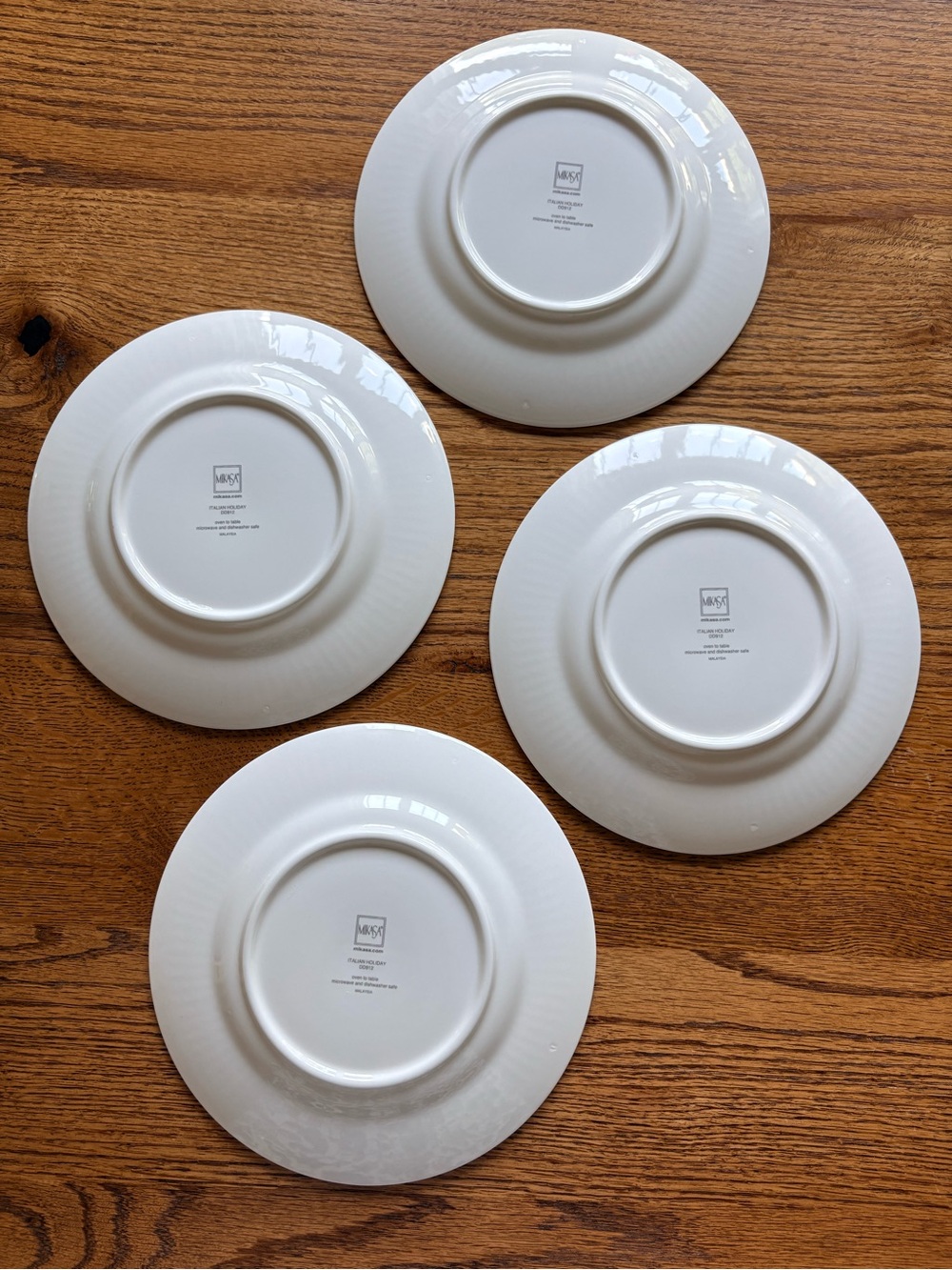 Mikasa Italian Holiday with Poinsettia, Horn, and Bow Salad Plates - set of 4. - Picture 6 of 12